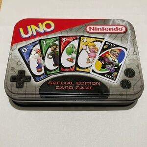 UNO Nintendo Card Game w/ Tin